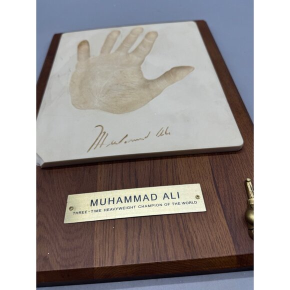 Muhammad Ali Hand Cast Plaque With Signature & Gold Boxing Gloves 10x15" READ - Picture 2 of 11